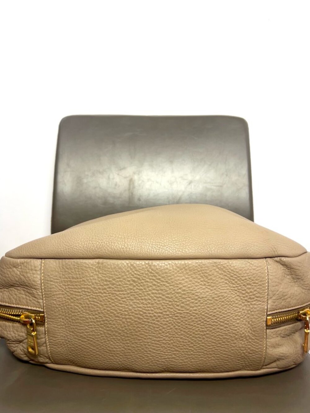 Prada Vitello Phenix Milk Tea Grained Calfskin Zip Hobo Shoulder Bag - Picture 5 of 9